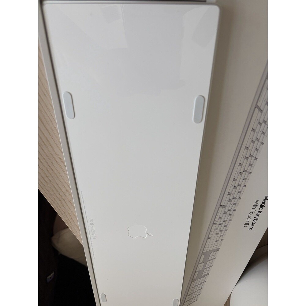 Apple Magic Keyboard Numeric Keypad A1843 Silver White Wireless Lightning - Picture 4 of 5